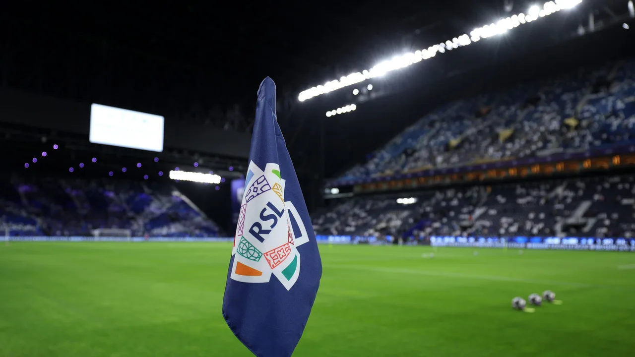 الدوري السعودي يكشف رسمياً مواعيد 6 جولات نارية أبرزها ديربي جدة
